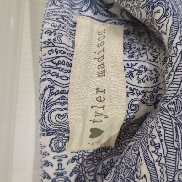 I love tyler Madison,size xs/tp,pant white and blue,76 %Rayonne,21%nylon,3%lycra - Picture 4 of 5